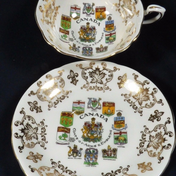 VTG Paragon Fine Bone China England Canada Coat of Arms #515 Cup & Saucer set - Picture 2 of 10